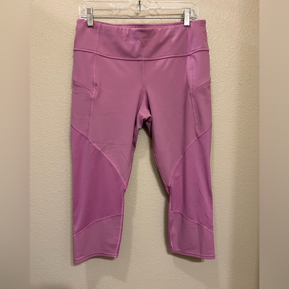 Athleta Capri Leggings with Side Zip Pockets and Mesh Detailing, Size Large